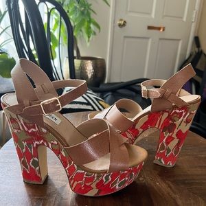 Steve Madden tan platform Sandals sz 6.5 / 7